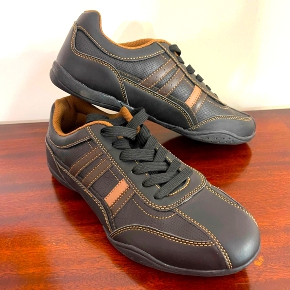 PERRY ELLIS Portfolio LEATHER Sneakers Shoes (4 Leather STRIPES) Men SIZE 9 WIDE - Picture 1 of 10